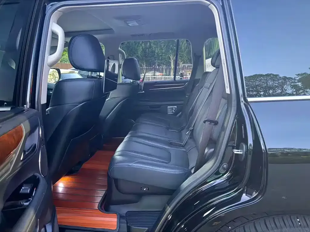 Lexus LX — фото 2