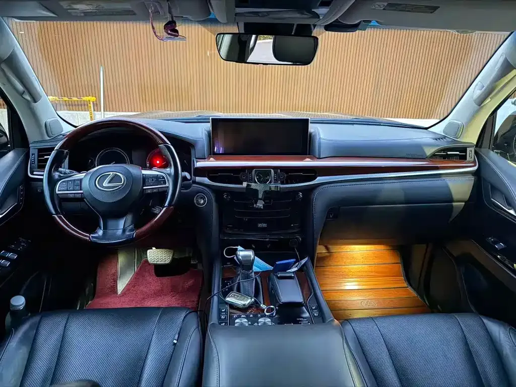Lexus LX — фото 3