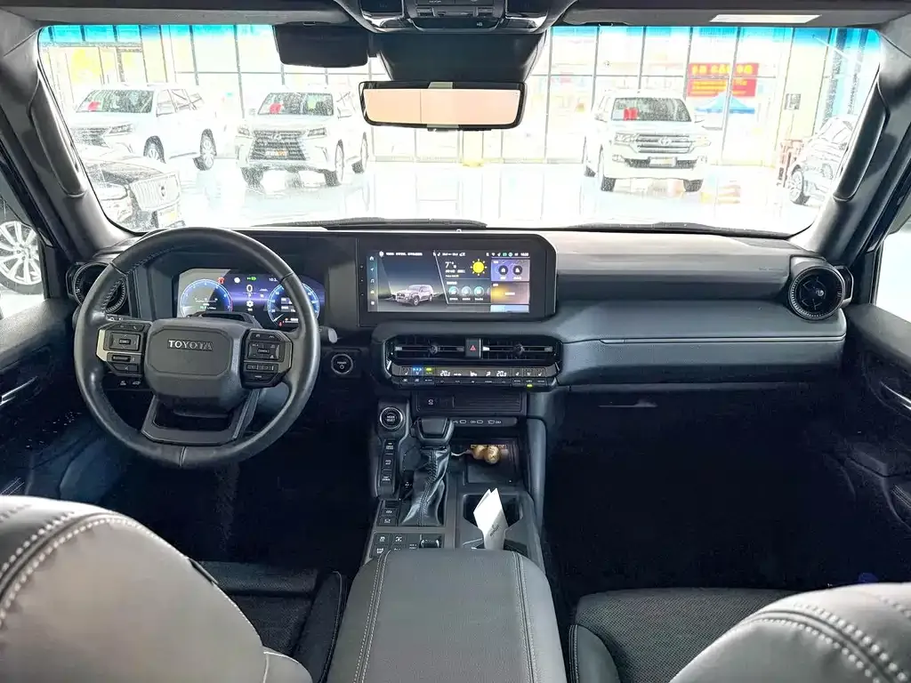 Toyota Prado — фото 8