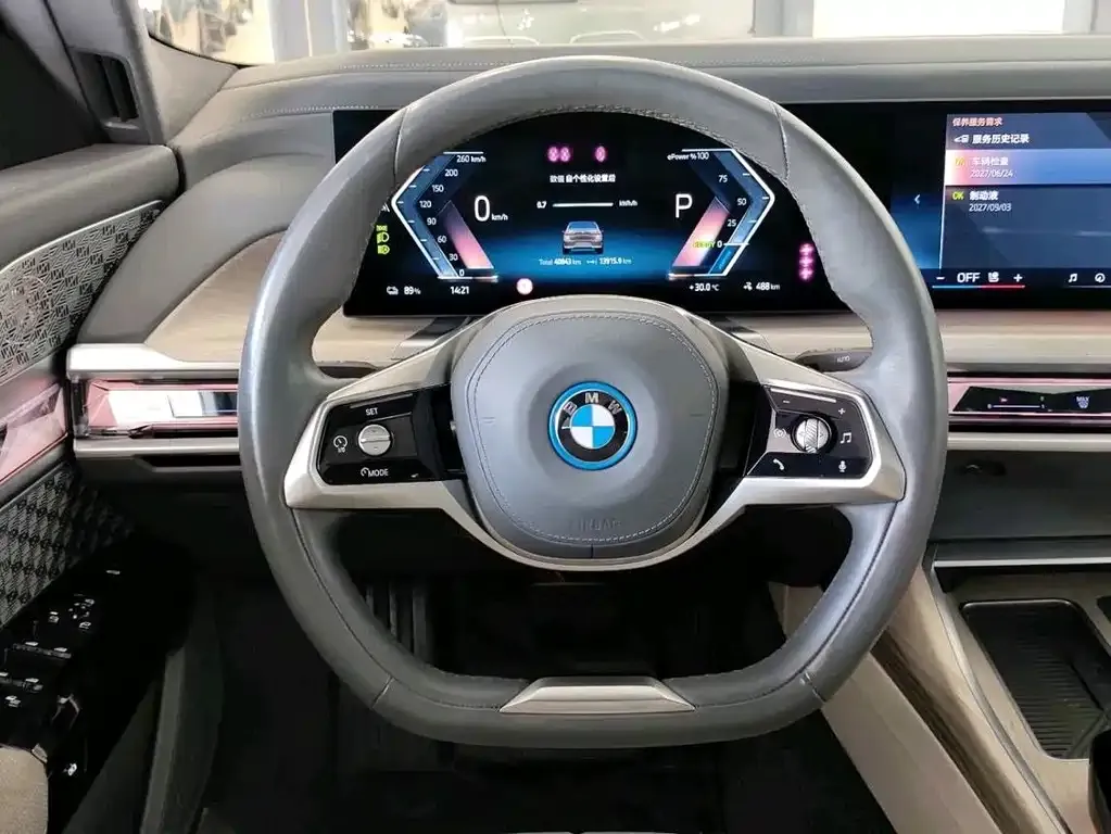 BMW i7 — фото 9