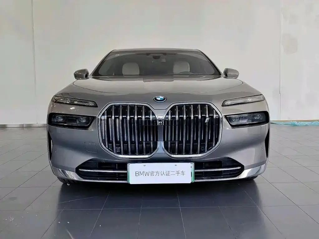 BMW i7 — фото 8