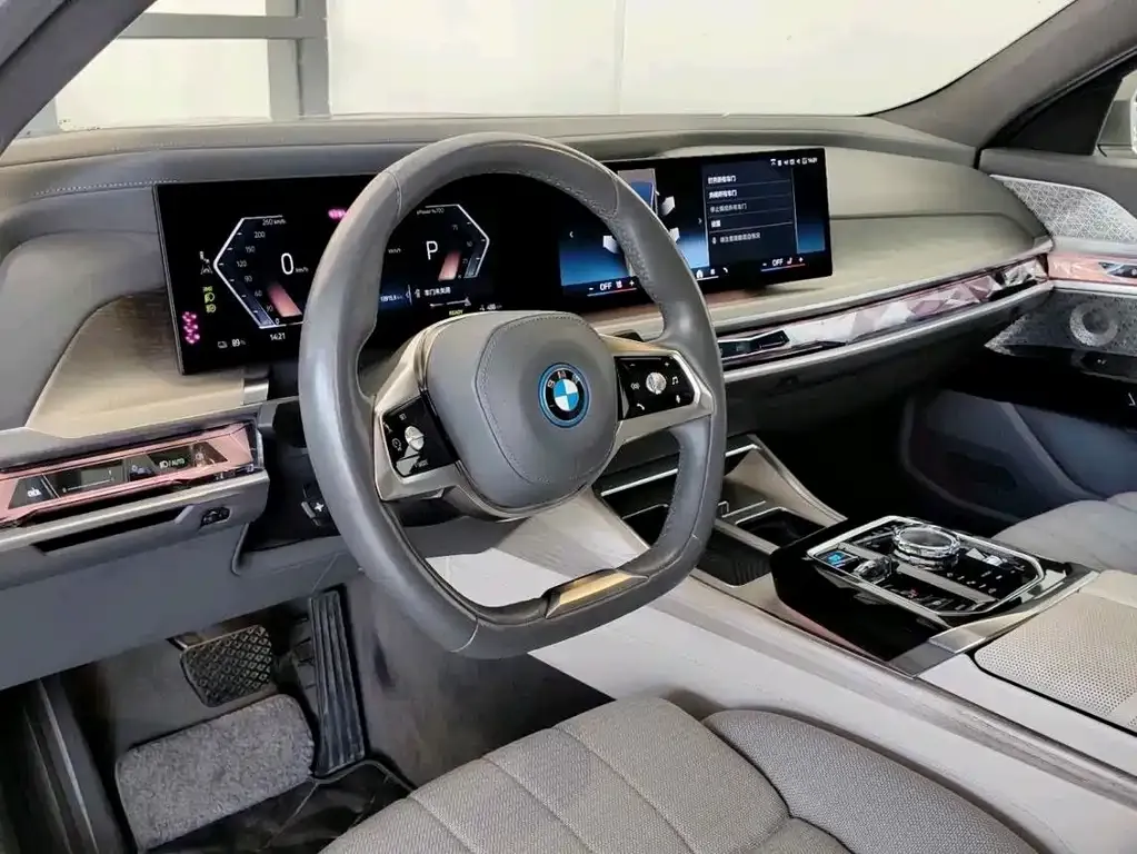 BMW i7 — фото 5