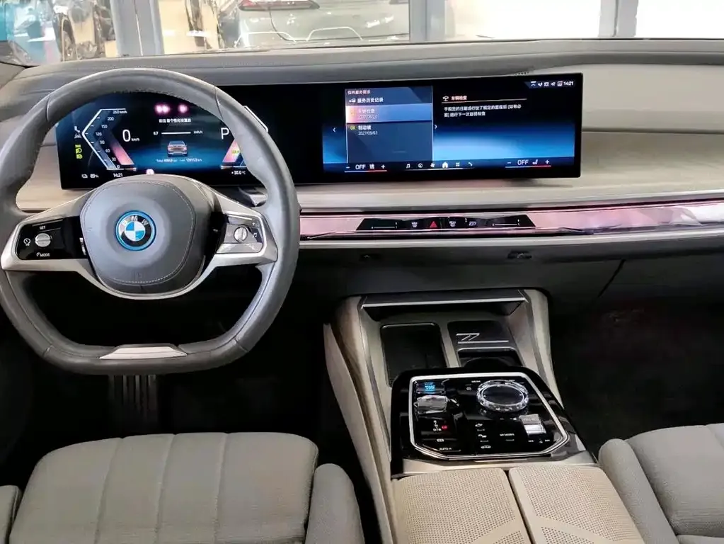 BMW i7 — фото 10