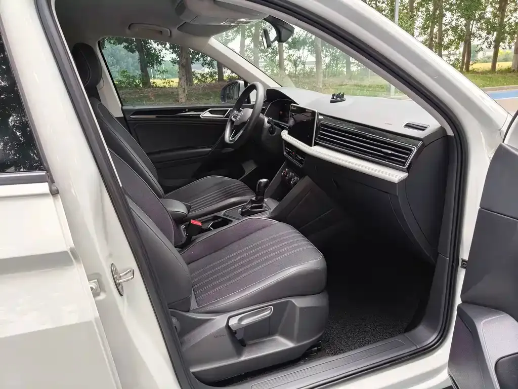 Volkswagen Tiguan L — фото 2