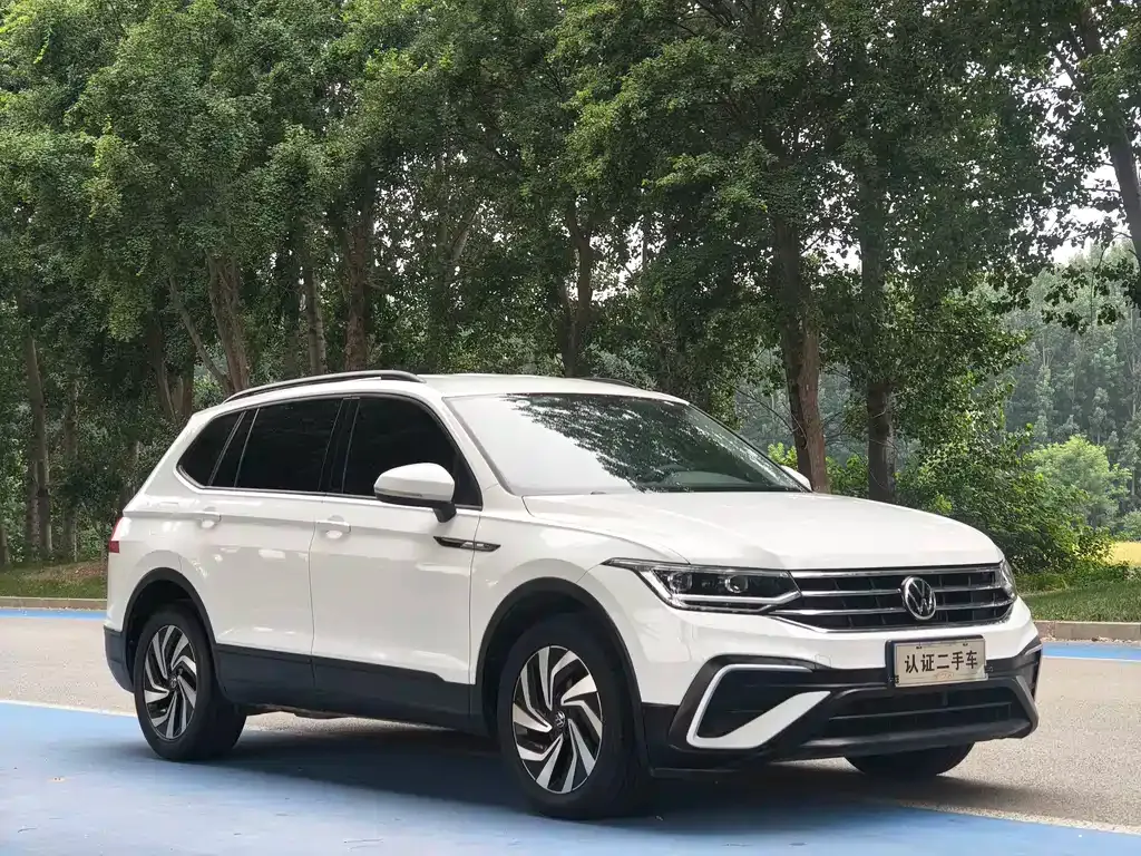 Volkswagen Tiguan L — фото 10