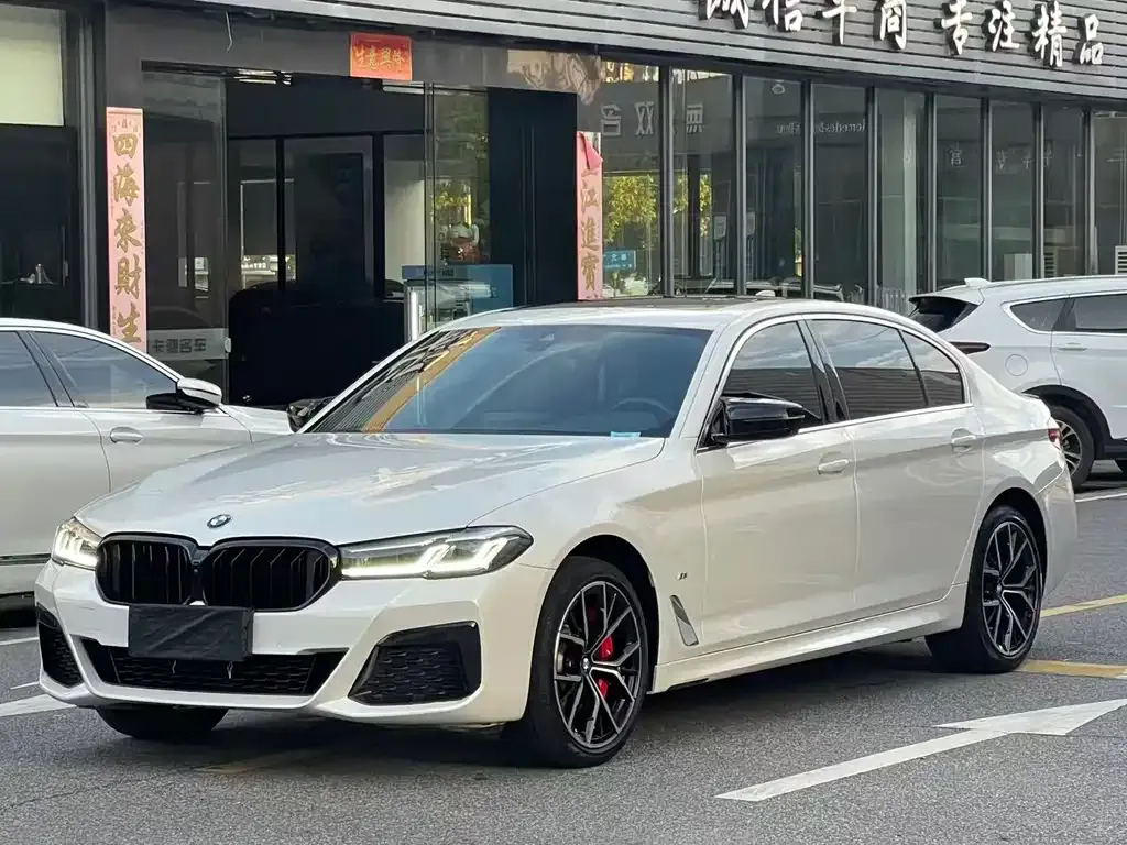 BMW 5 Series — фото 1