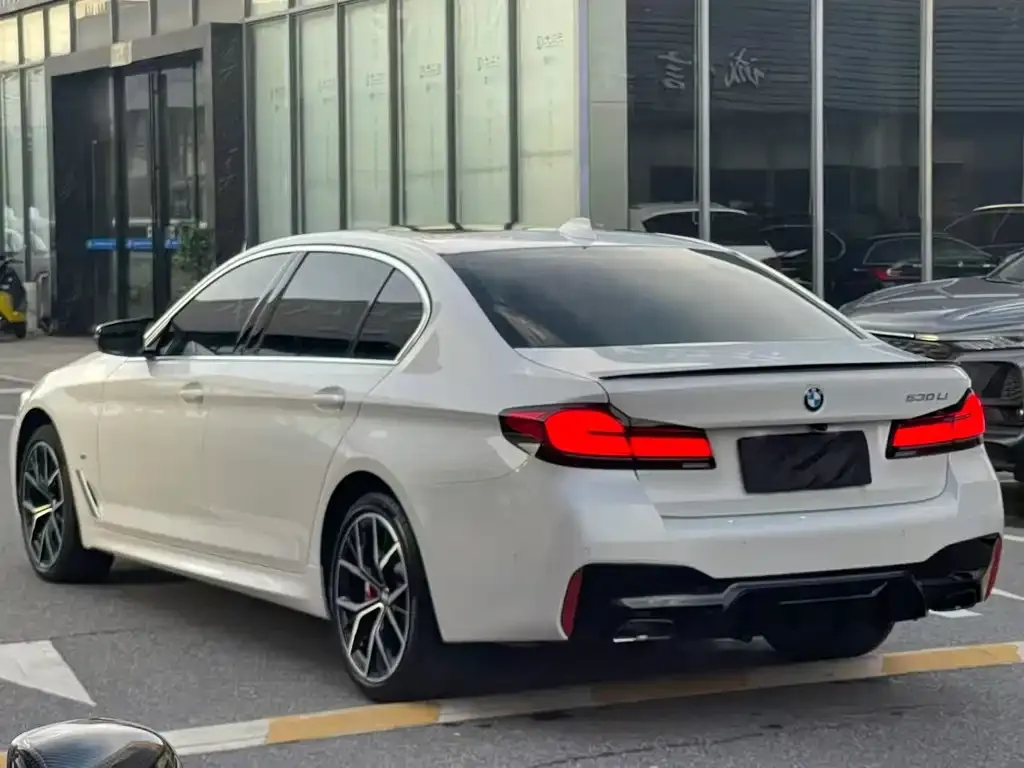 BMW 5 Series — фото 2