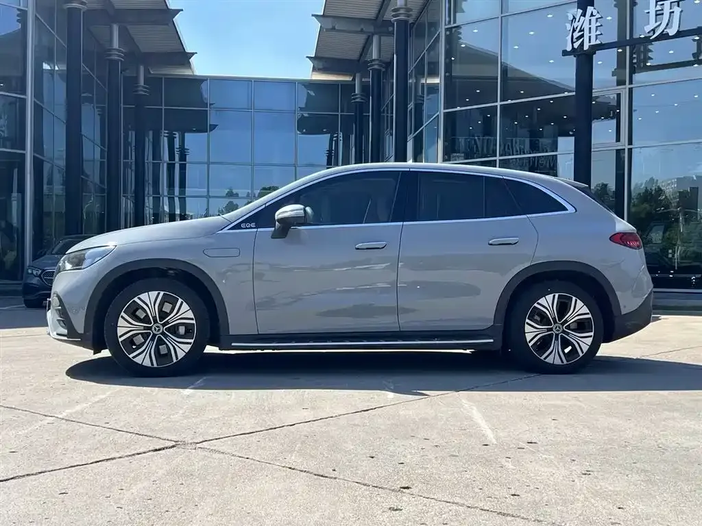 Mercedes-Benz EQE SUV — фото 8