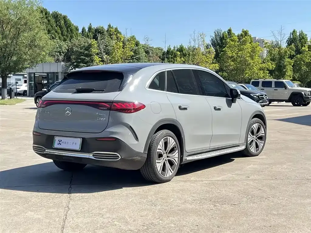 Mercedes-Benz EQE SUV — фото 7
