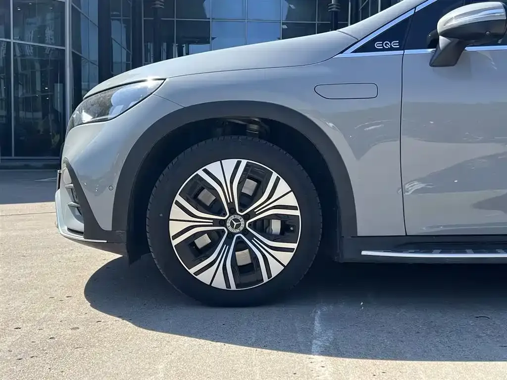 Mercedes-Benz EQE SUV — фото 5