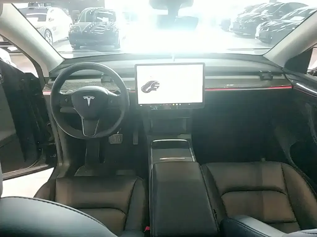 Tesla Model Y — фото 2