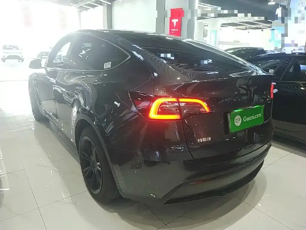 Tesla Model Y — фото 6