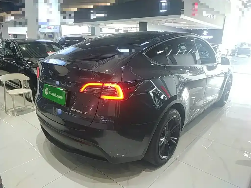 Tesla Model Y — фото 3