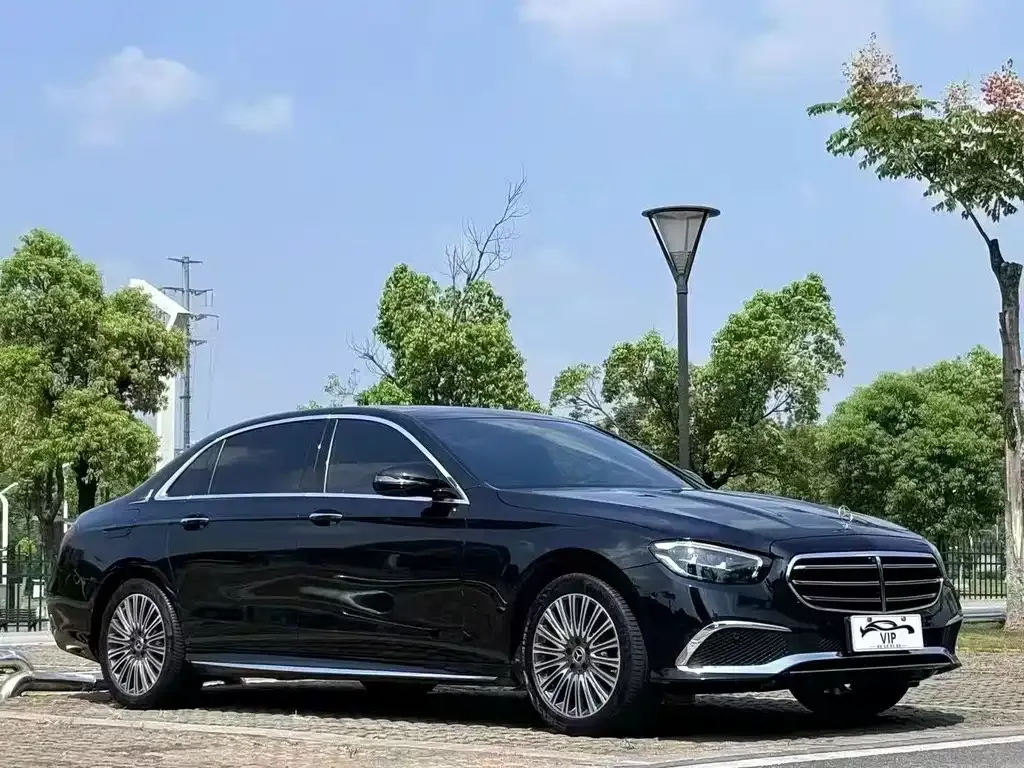 Mercedes-Benz E-Class — фото 4