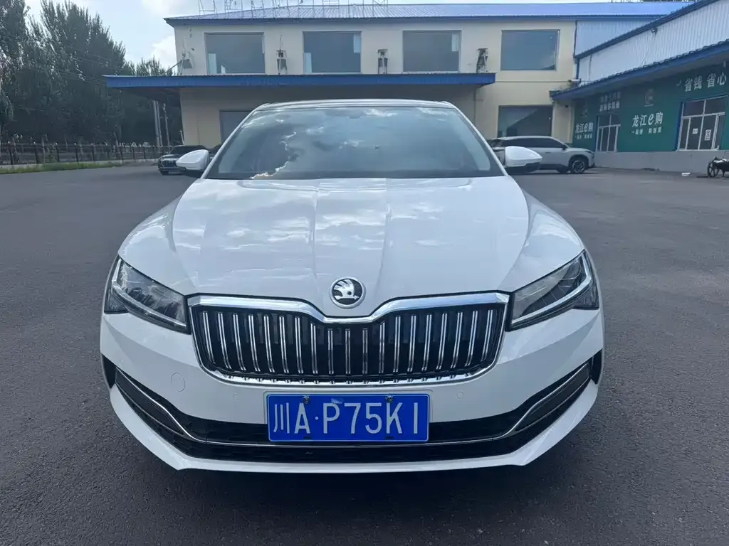Skoda Superb — фото 7