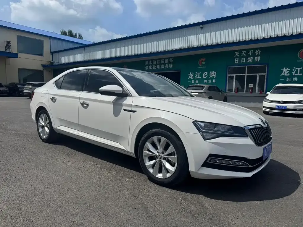 Skoda Superb — фото 9