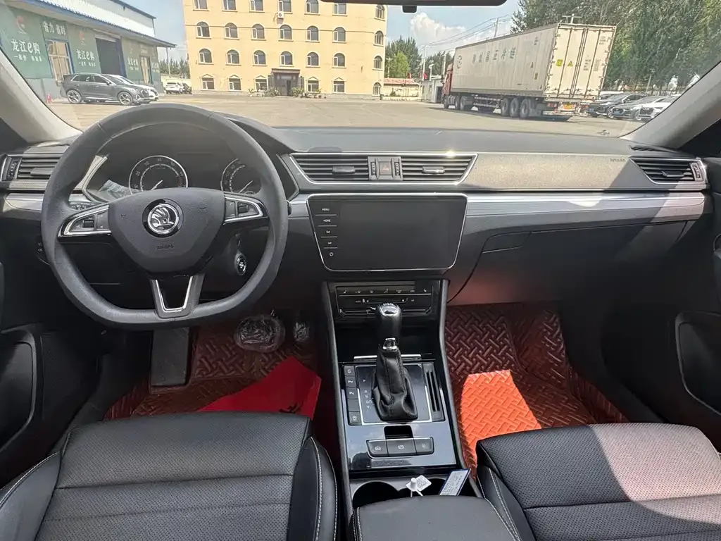 Skoda Superb — фото 4
