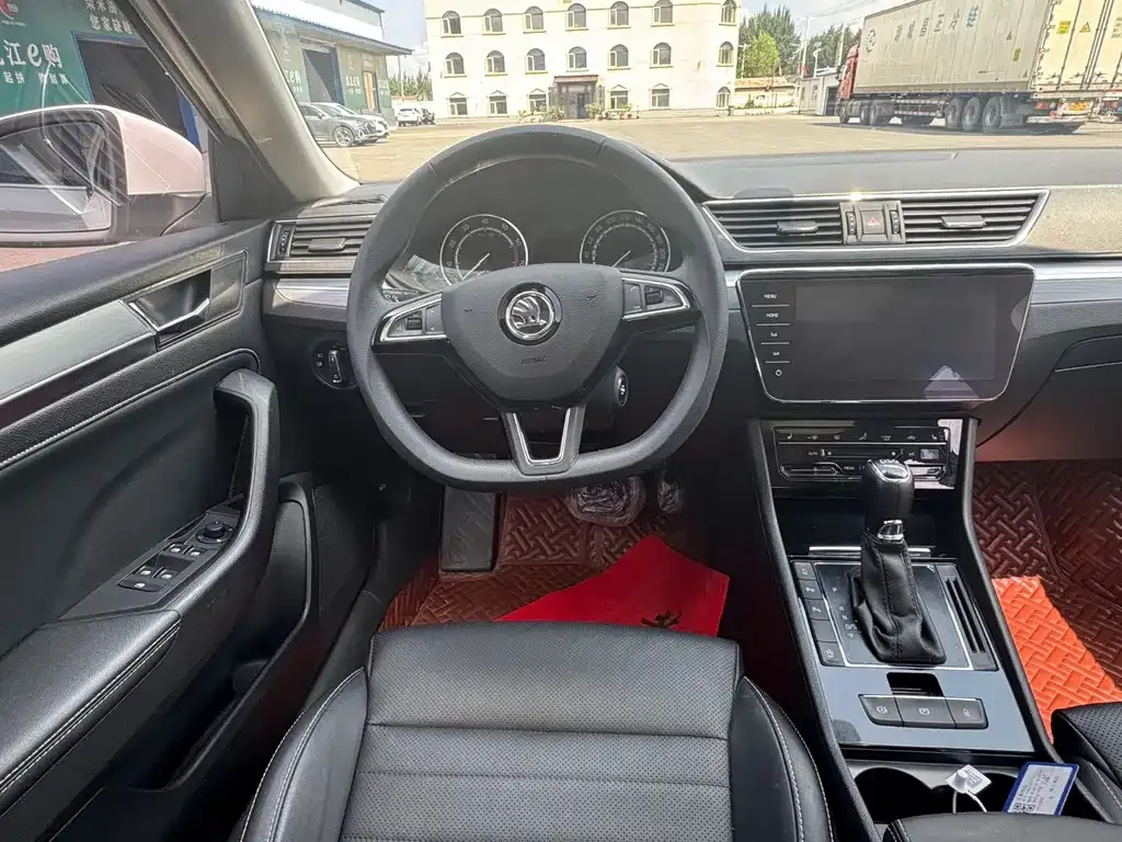 Skoda Superb — фото 8