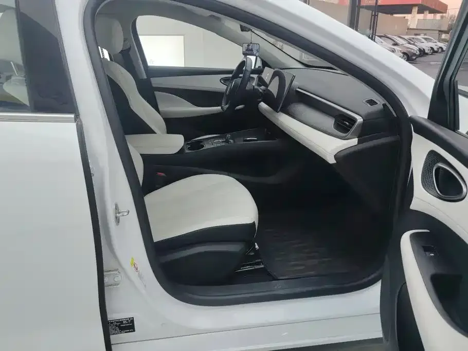 BYD Seal 05 DM-i — фото 6