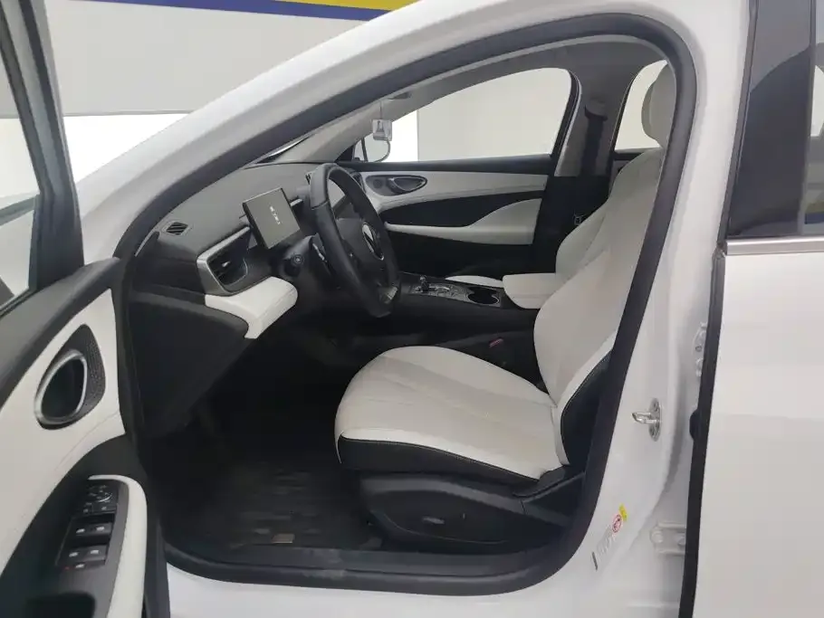 BYD Seal 05 DM-i — фото 10