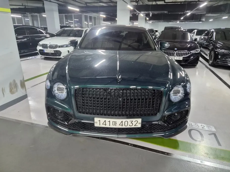 Bentley Flying Spur — фото 1