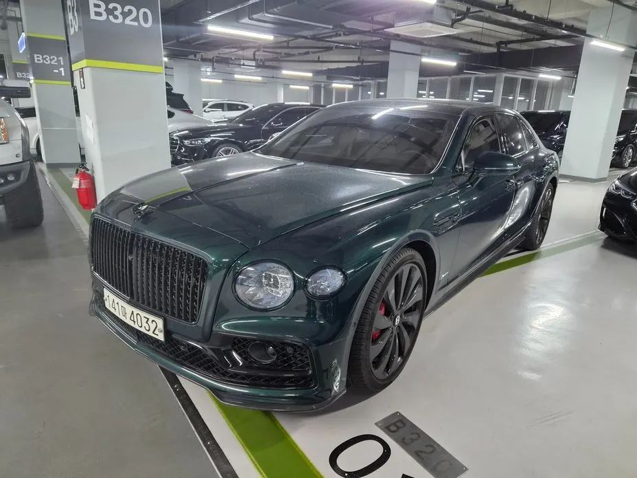 Bentley Flying Spur — фото 9