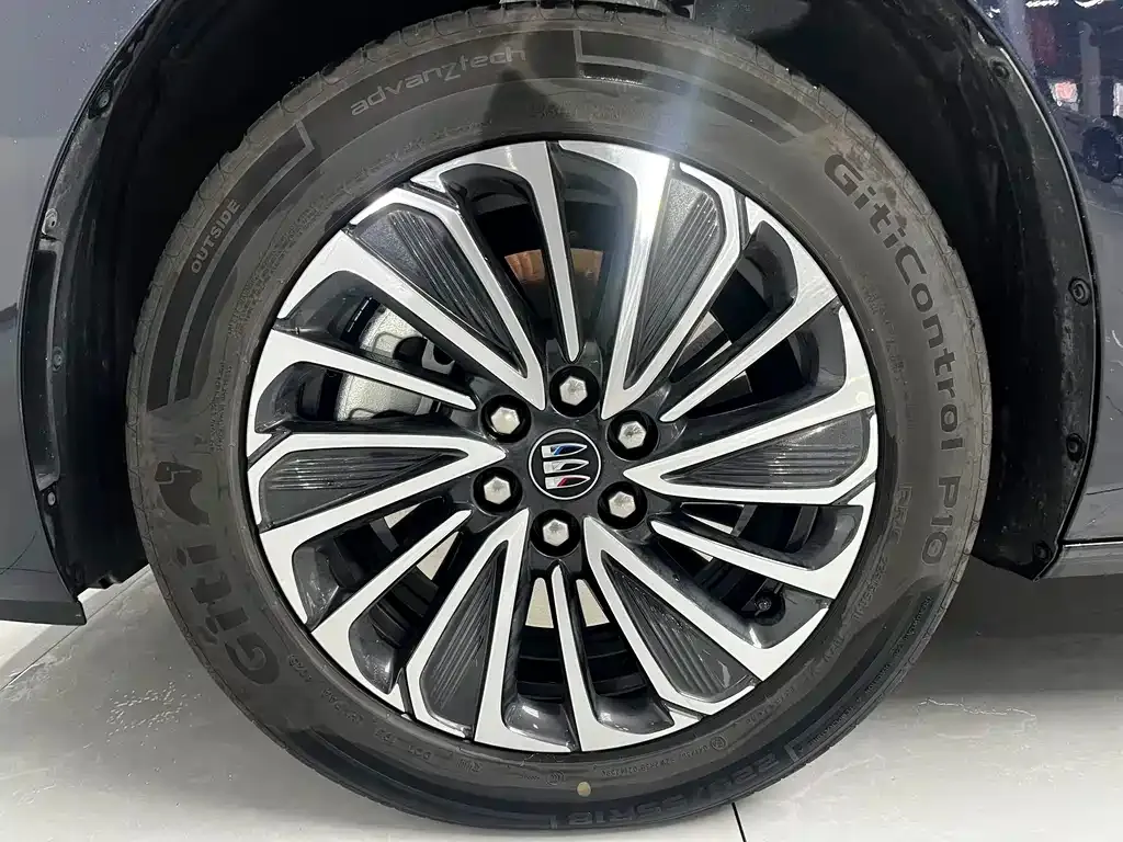 Buick GL8 Hybrid — фото 10