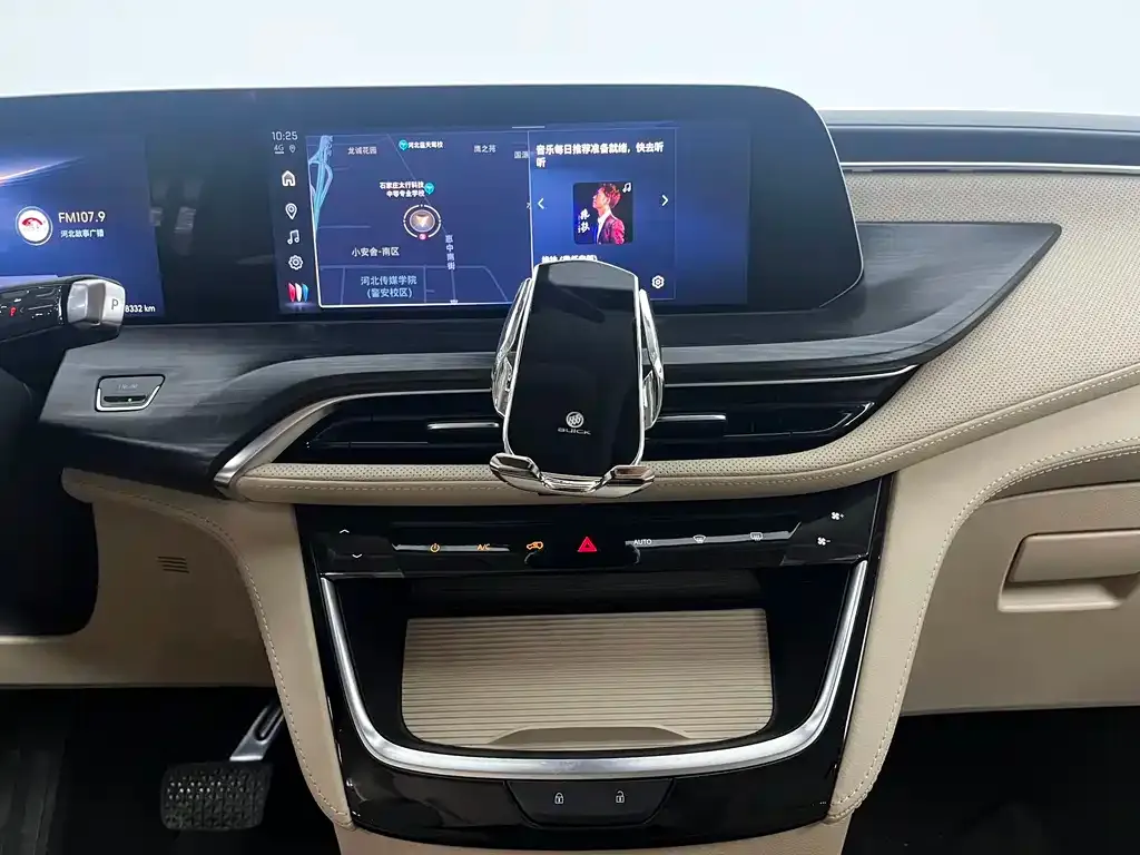 Buick GL8 Hybrid — фото 2