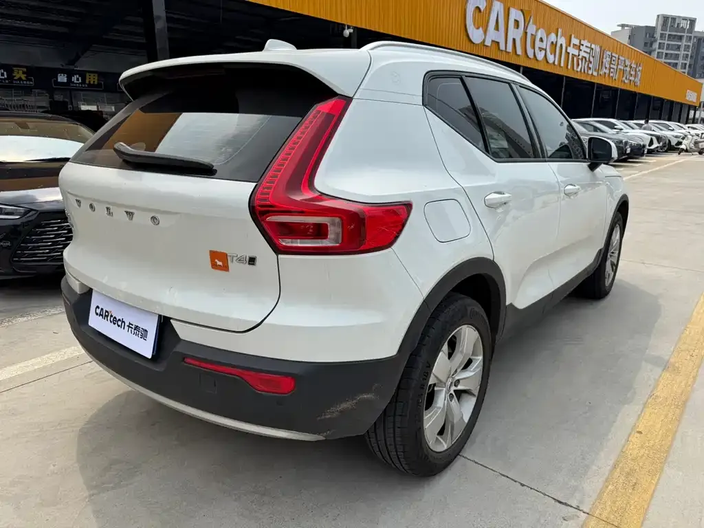 Volvo XC40 — фото 4