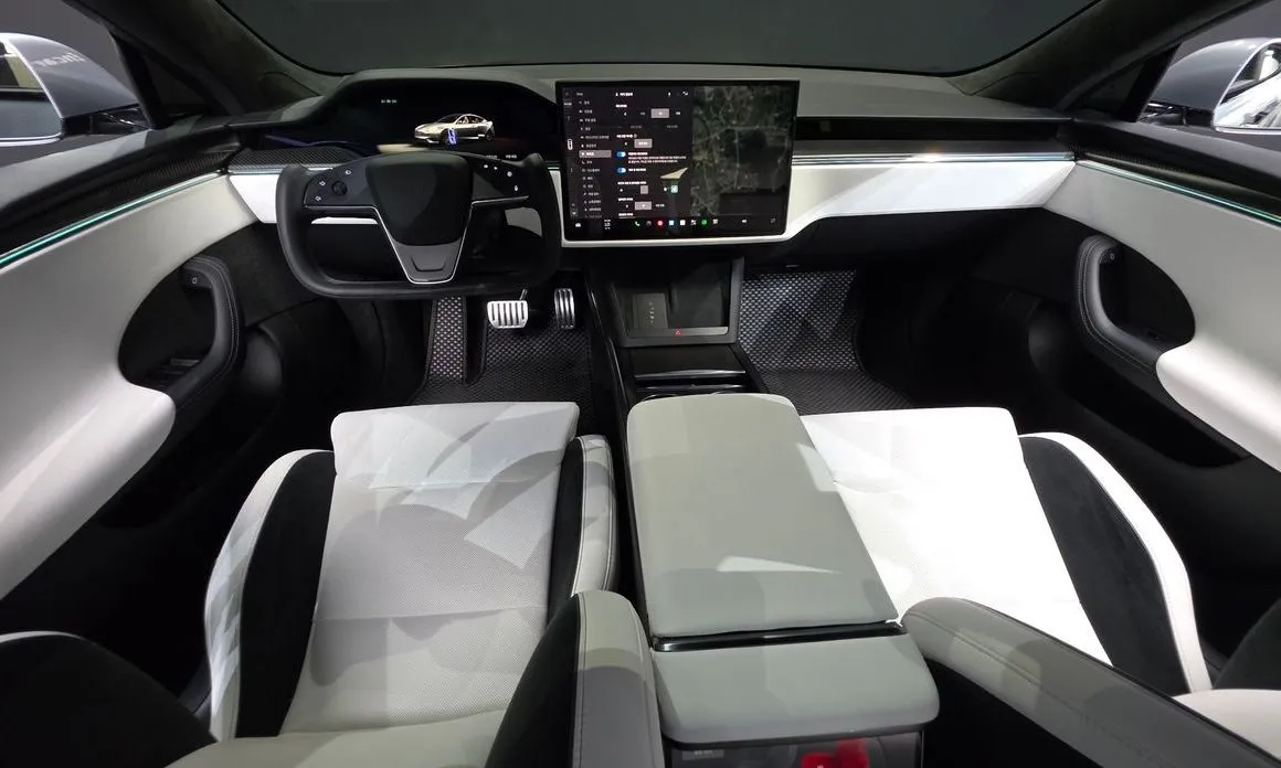 Tesla Model S — фото 10
