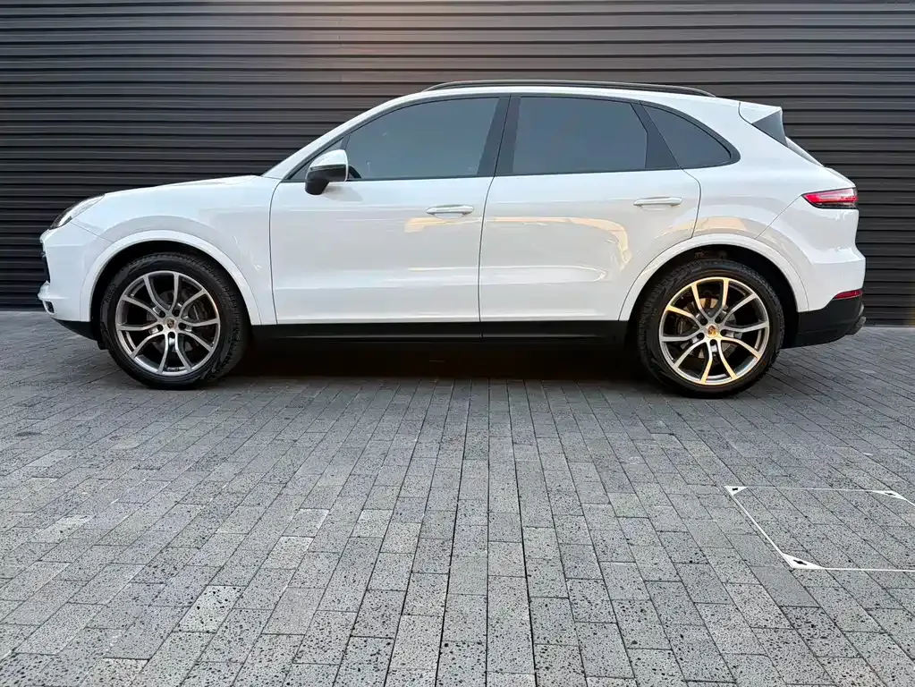 Porsche Cayenne — фото 7