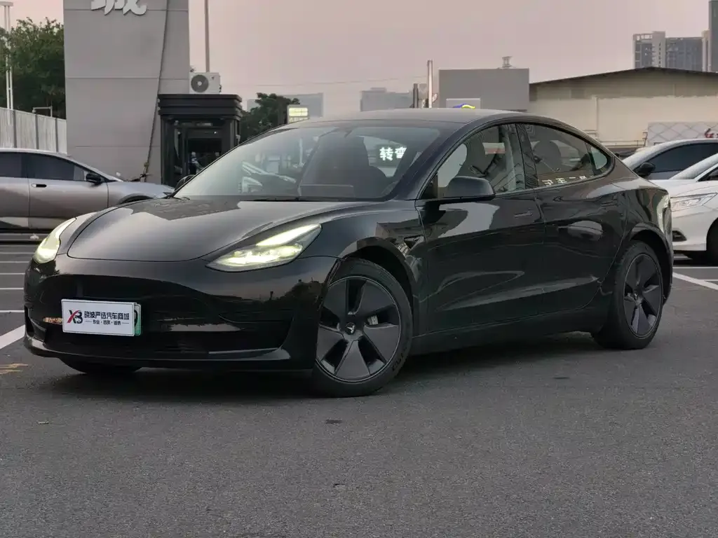 Tesla Model 3 — фото 1