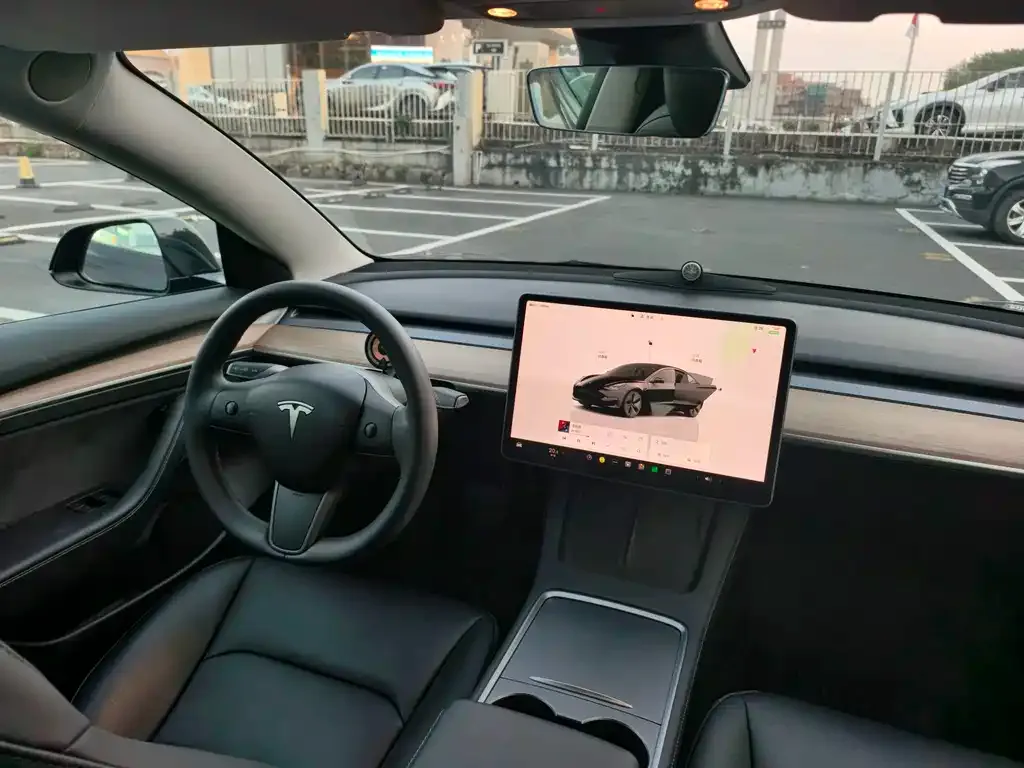 Tesla Model 3 — фото 10