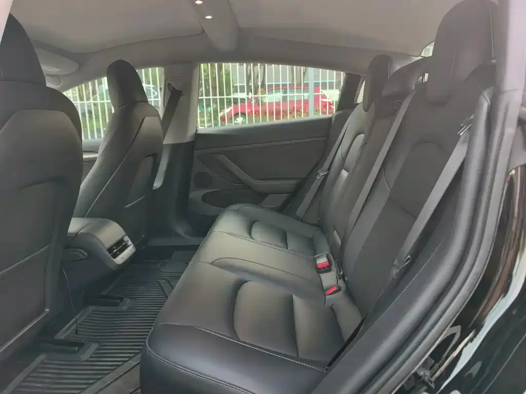 Tesla Model 3 — фото 2