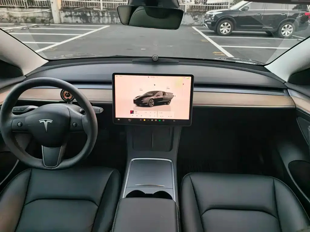 Tesla Model 3 — фото 8