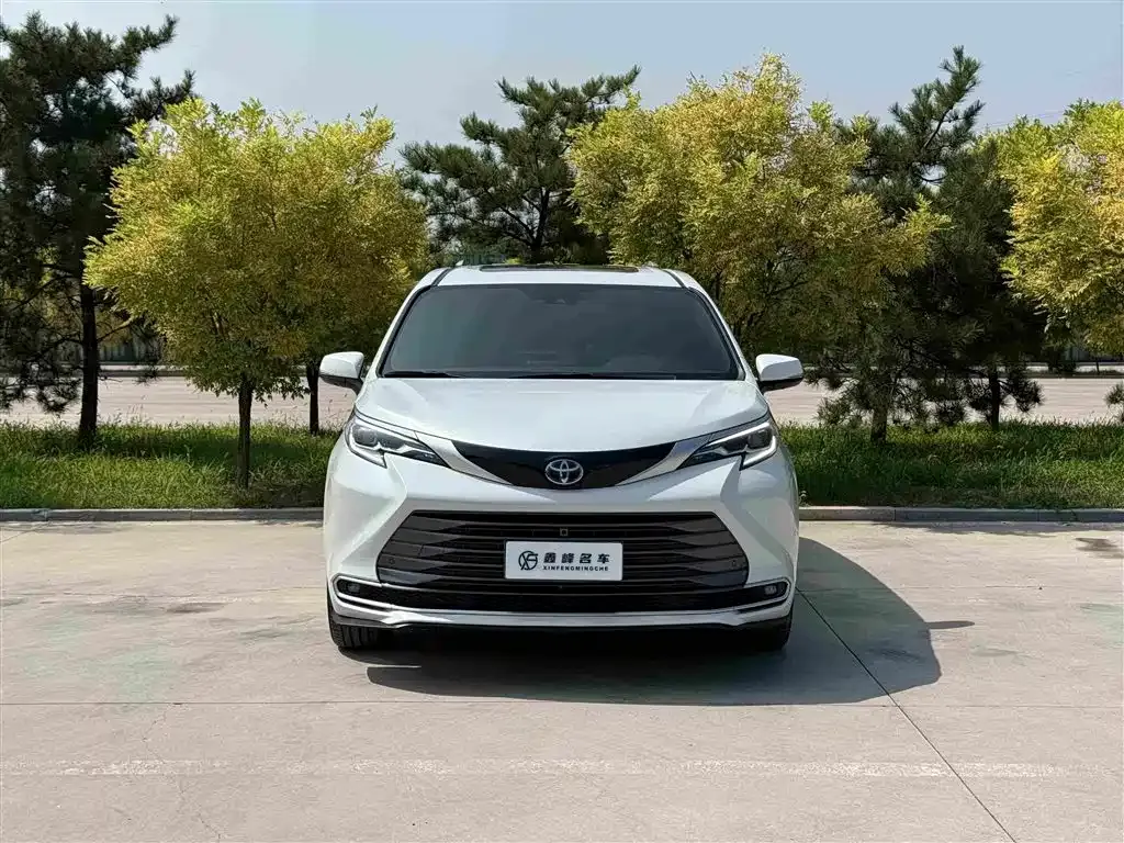 Toyota Sienna — фото 8