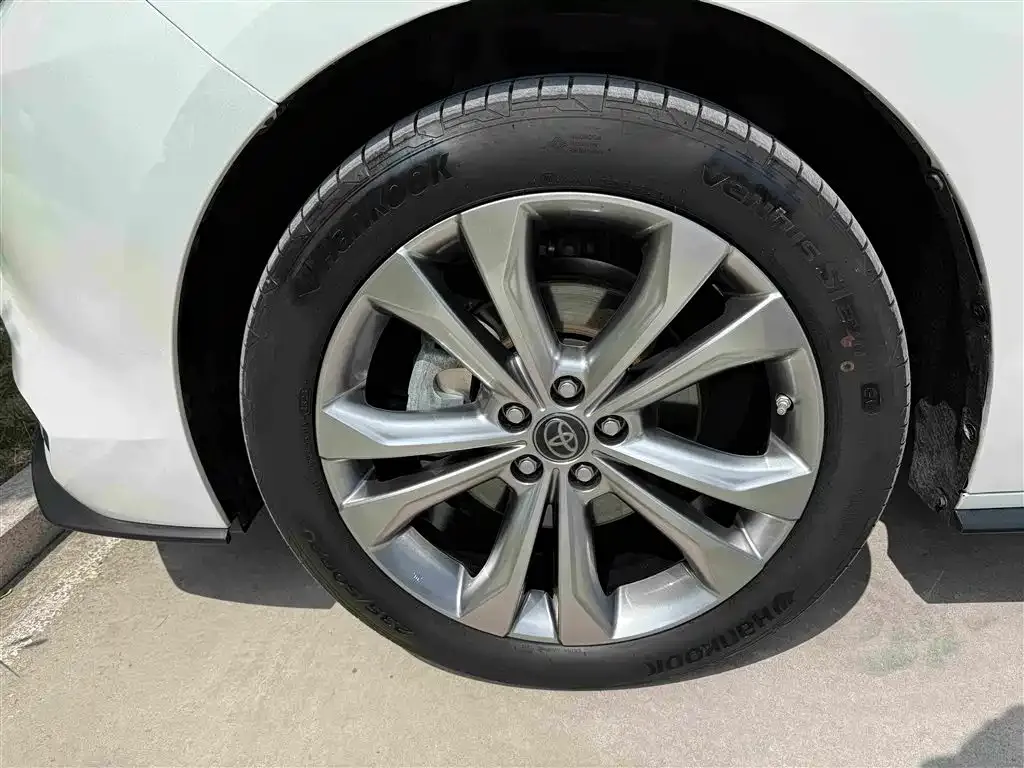Toyota Sienna — фото 3