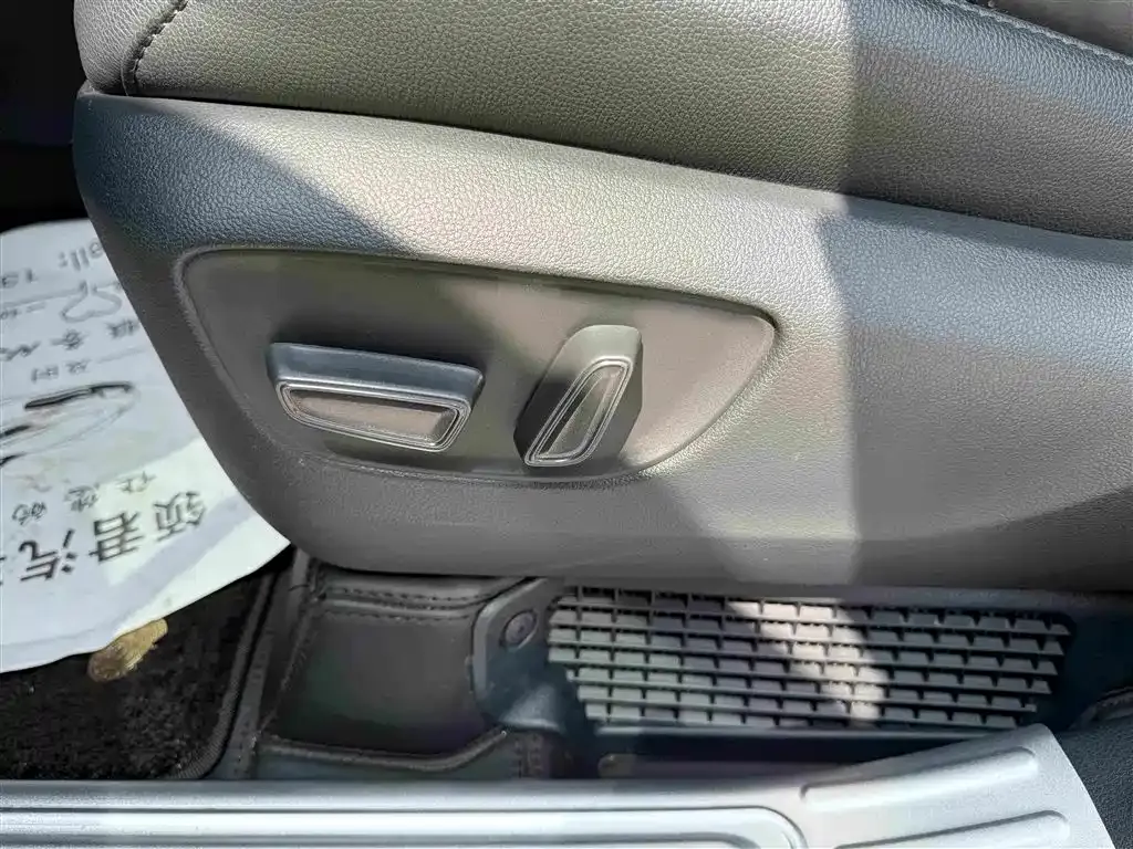 Toyota Sienna — фото 9