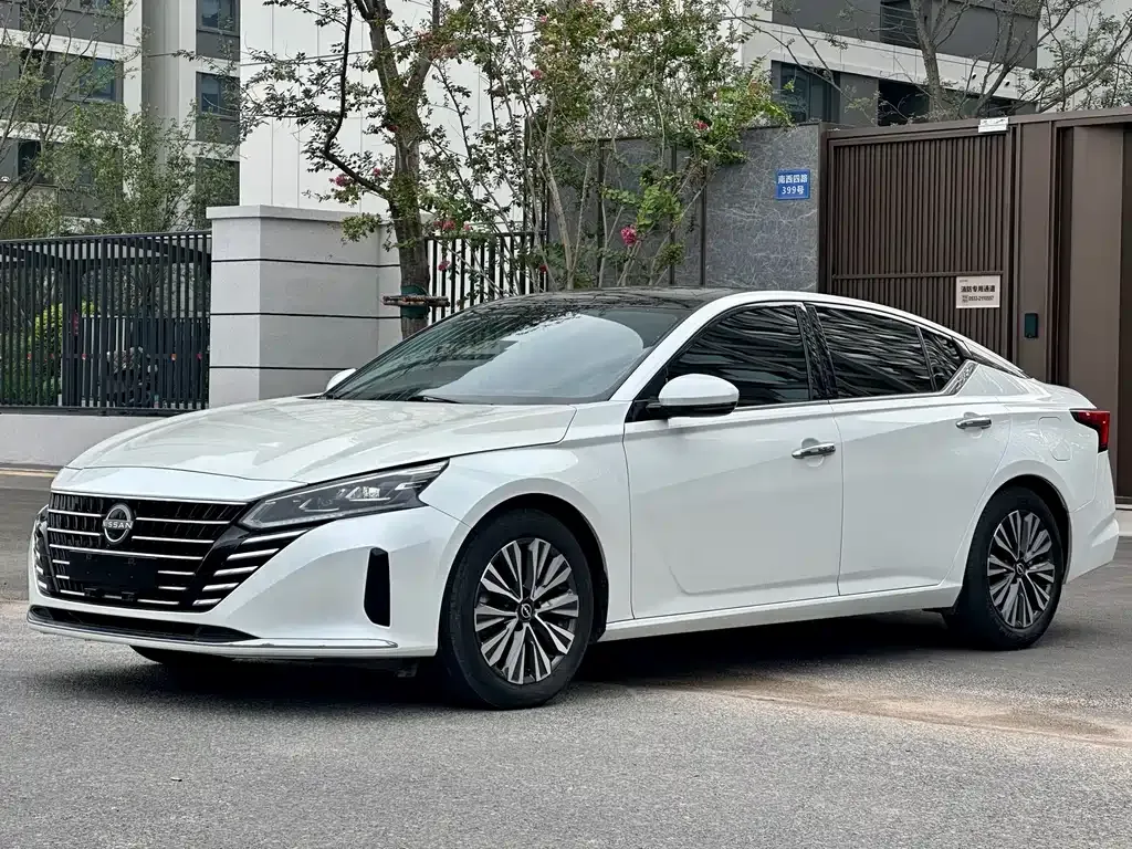 Nissan Teana — фото 1