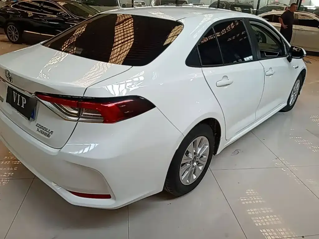 Toyota Corolla — фото 6