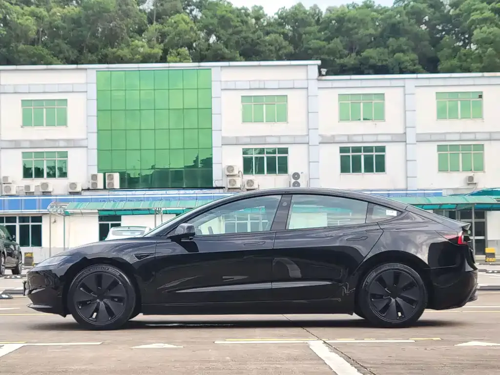 Tesla Model 3 — фото 2