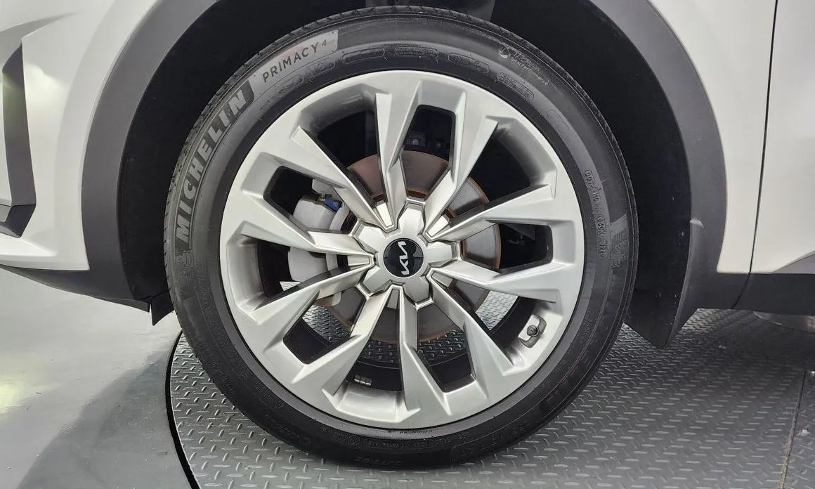 Kia Sorento — фото 8