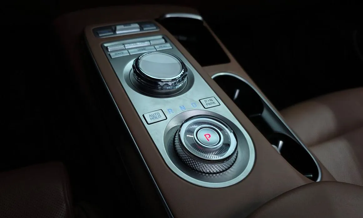Genesis GV70 — фото 2
