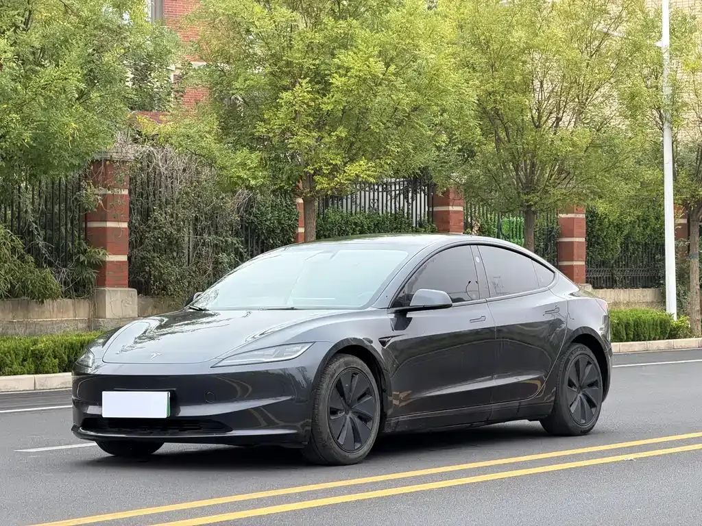 Tesla Model 3 — фото 1