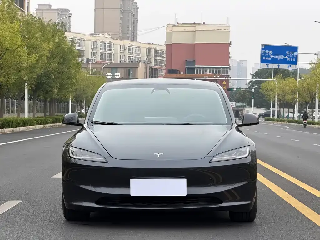Tesla Model 3 — фото 4