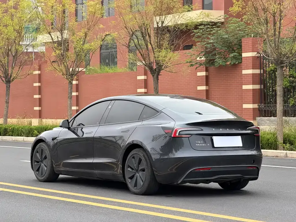 Tesla Model 3 — фото 9