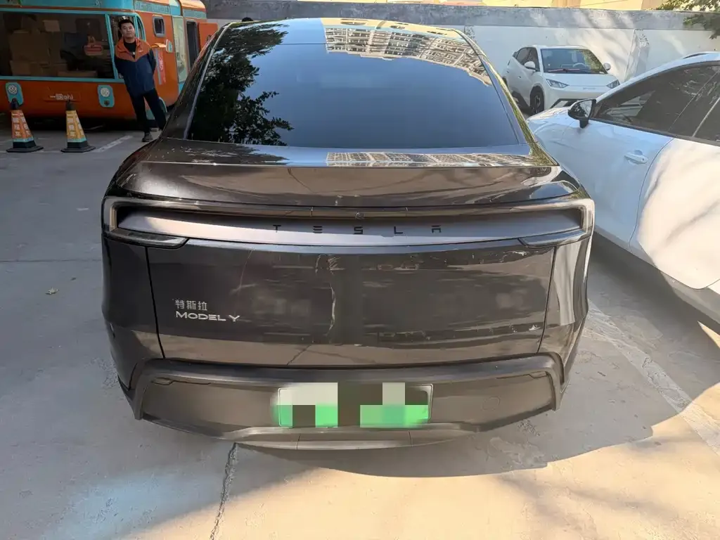 Tesla Model Y — фото 6