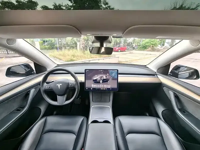 Tesla Model Y — фото 4