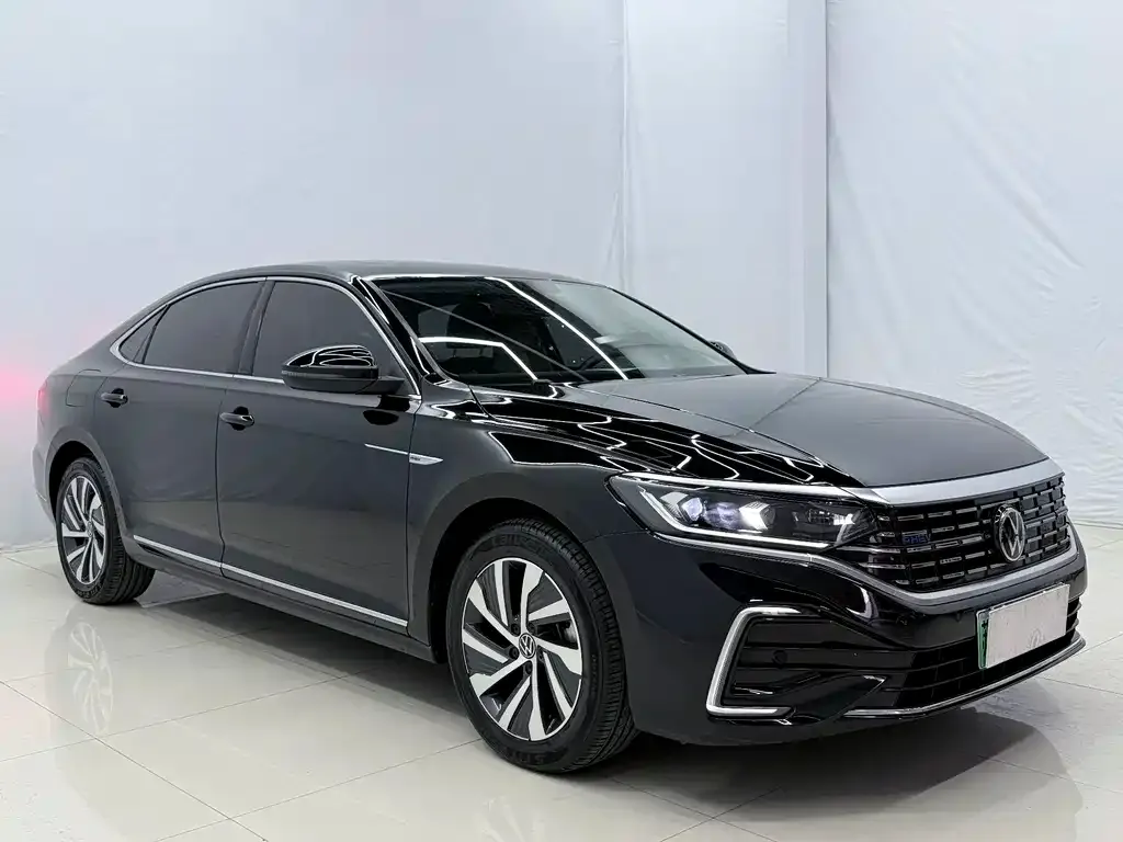 Volkswagen Passat PHEV — фото 3