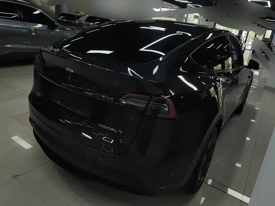 Tesla Model Y — фото 6